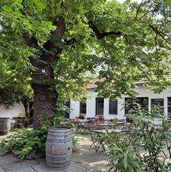 Schlosserei, Ein Bierlokal, Mödling Öffnungszeiten