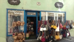 Leder Singh, Fußgängerzone, Krems an der Donau - Öffnungszeiten