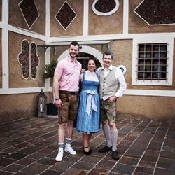 Schlosstaverne Farrach, Zeltweg Öffnungszeiten