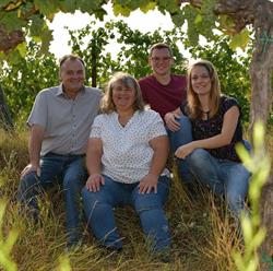 Winzerfamilie Pfalz - Weingut in Hohenruppersdorf im Weinviertel, Öffnungszeiten