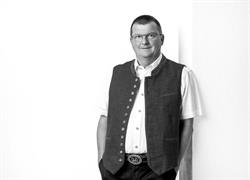Jola versichert - Josef Laurer, Jenbach Öffnungszeiten