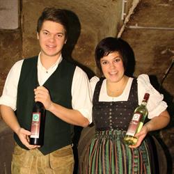 Weinhof Ortner, Spielfeld Öffnungszeiten